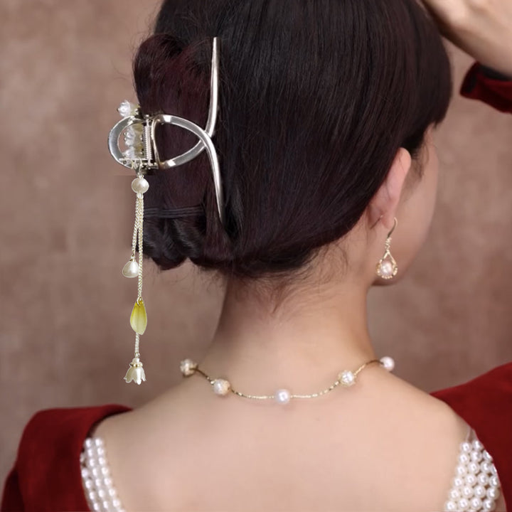 Haarnadel mit Glockenblumen-Schmetterlingsquaste 